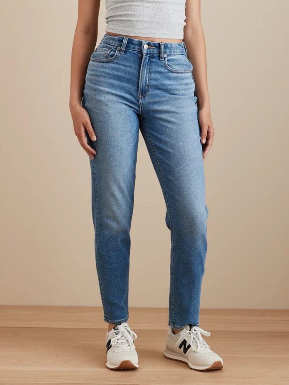 American Eagle Curvy Mom Jeans Size 4